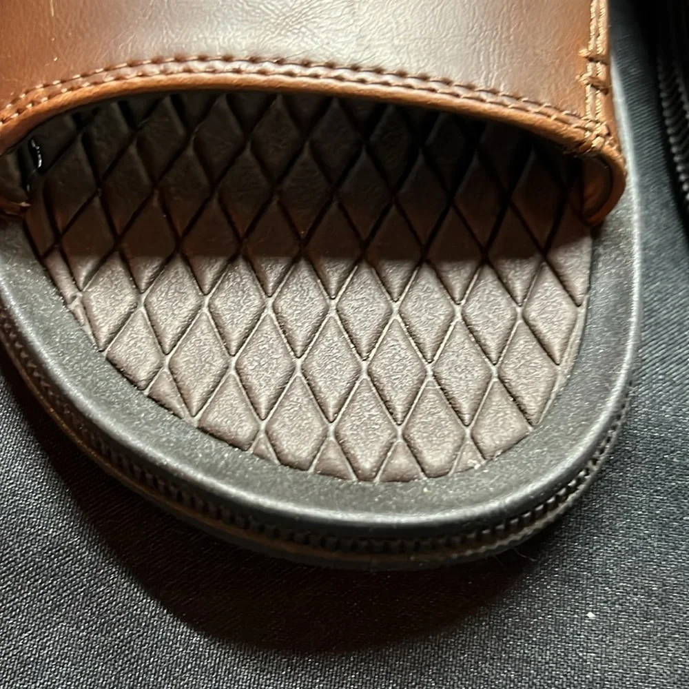 Unlisted men’s slides EUC